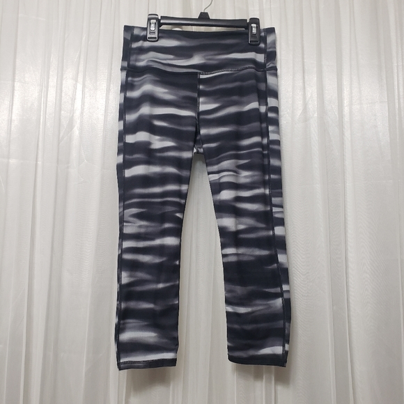 Athleta Sz S High Rise Chaturanga Capri - Picture 3 of 11